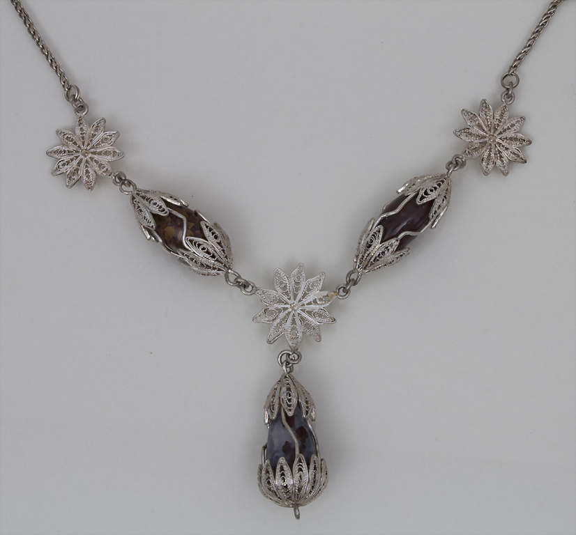 Filigran-Draht-Collier / A necklace of filigree silver wire