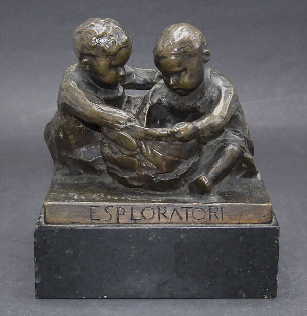 Spielende Kinder 'ESPLORATORI' / A bronze of playing children, Italien ...