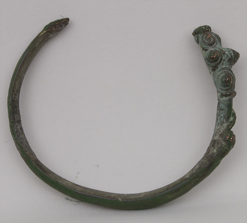 Römischer Armreif mit verziertem Schlangenkopf / Roman Bronze Bracelet ...