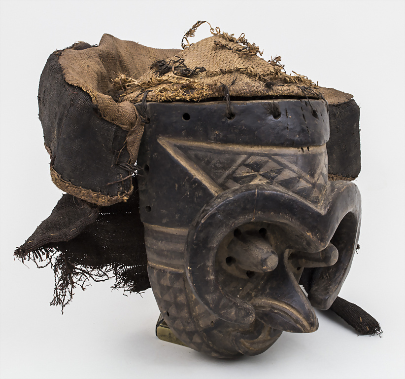 Chamäleon-Maske / A chameleon mask, Bakuba, Kongo - auctions & price ...