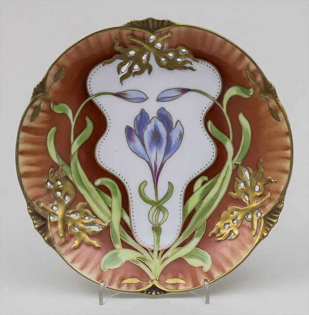 Jugendstil Teller mit Krokus / An Art Nouveau plate with crocus, Nymphenburg, um 1900