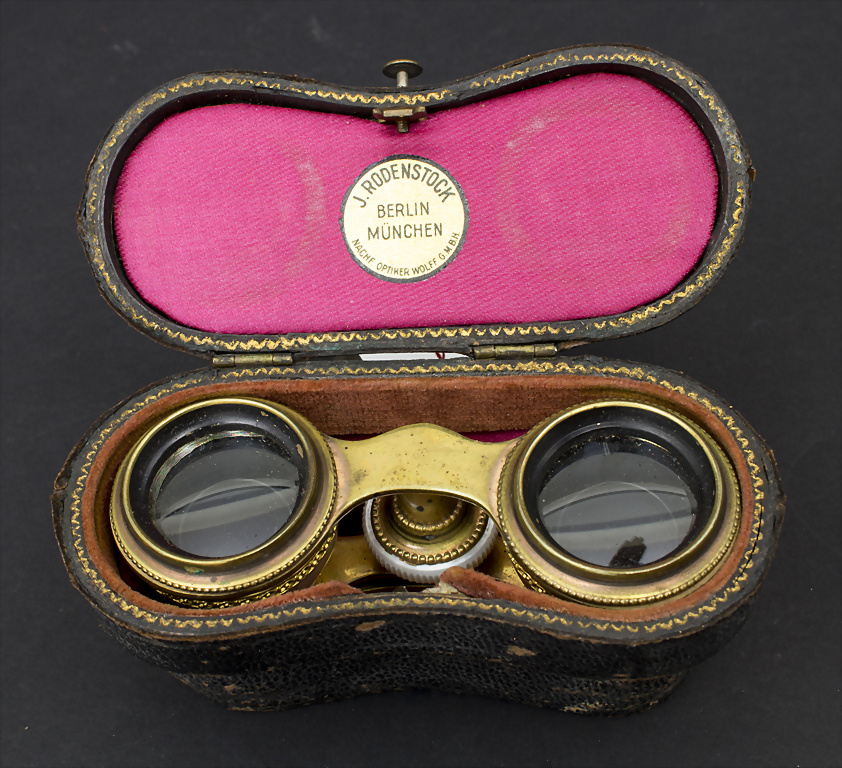 Opernglas im Etui / Opera glasses in a case, Paris um 1900 auctions