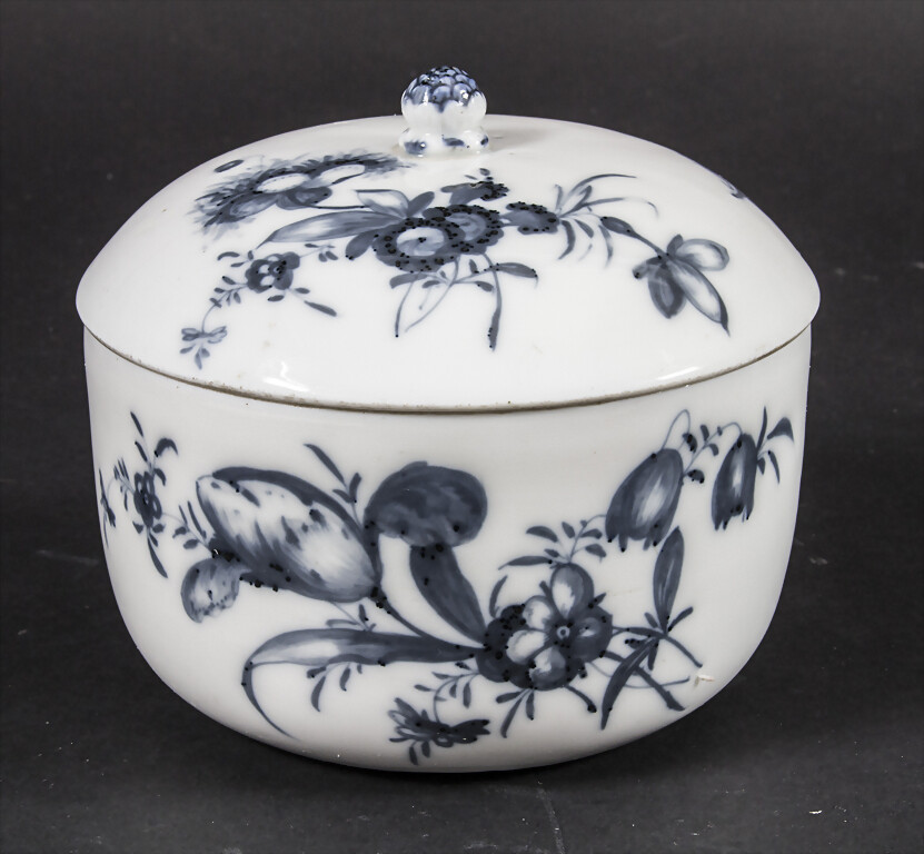 Deckeldose / A covered bowl, Meissen, Punktzeit, 1756-1774